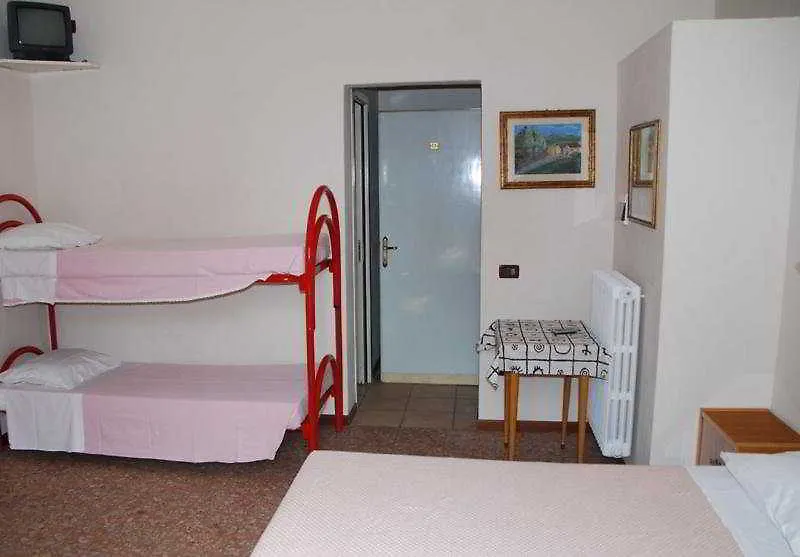 Hotel Conchiglia Montecatini Terme 2*,